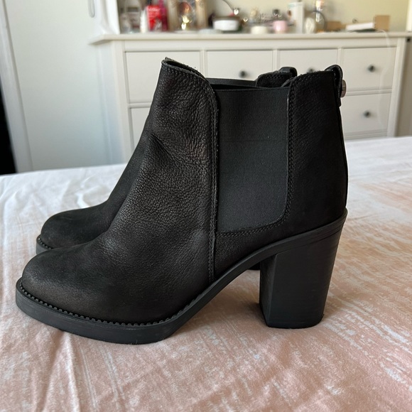 Hotic Black Boots - Picture 1 of 6
